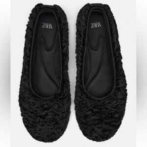 Zara Women's Black Fuzzy Slippers